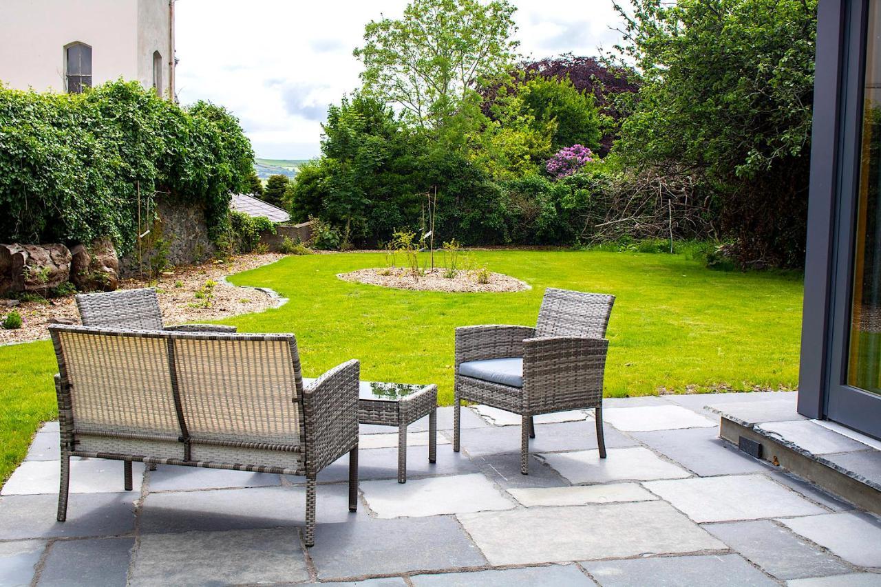Dingle Garden Townhouse Bed & Breakfast Екстериор снимка The garden of the house