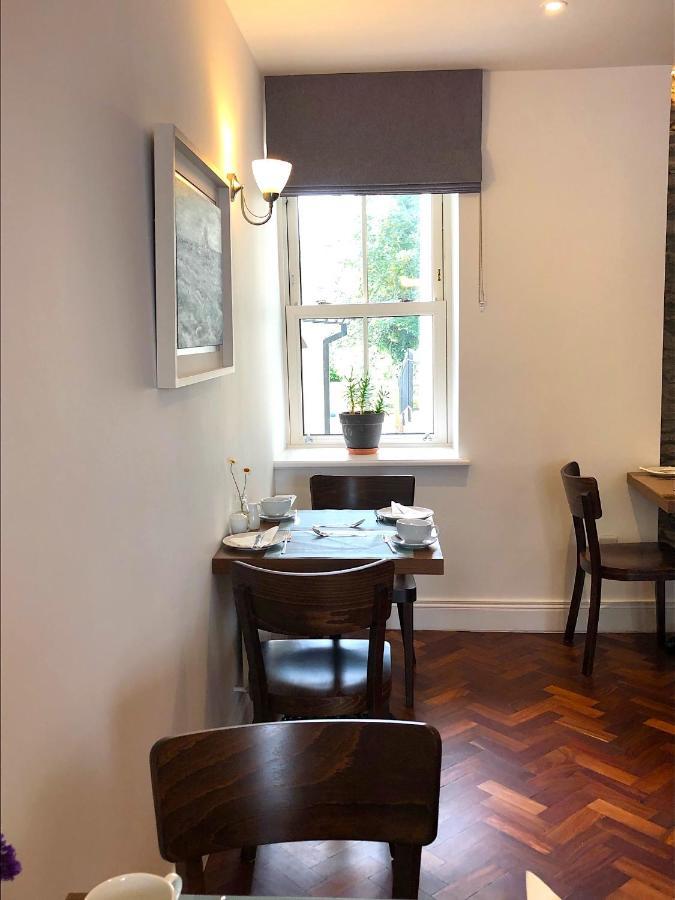 Dingle Garden Townhouse Bed & Breakfast Екстериор снимка A table at the restaurant
