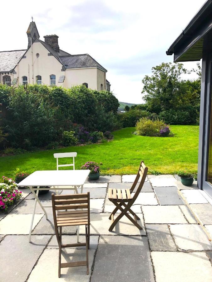 Dingle Garden Townhouse Bed & Breakfast Екстериор снимка The garden of the former school house