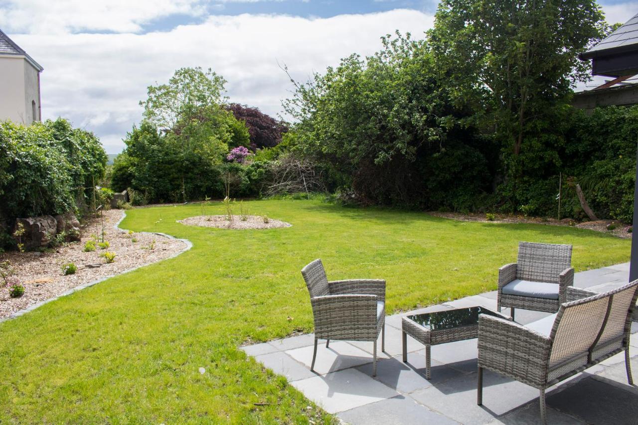 Dingle Garden Townhouse Bed & Breakfast Екстериор снимка The garden of the house