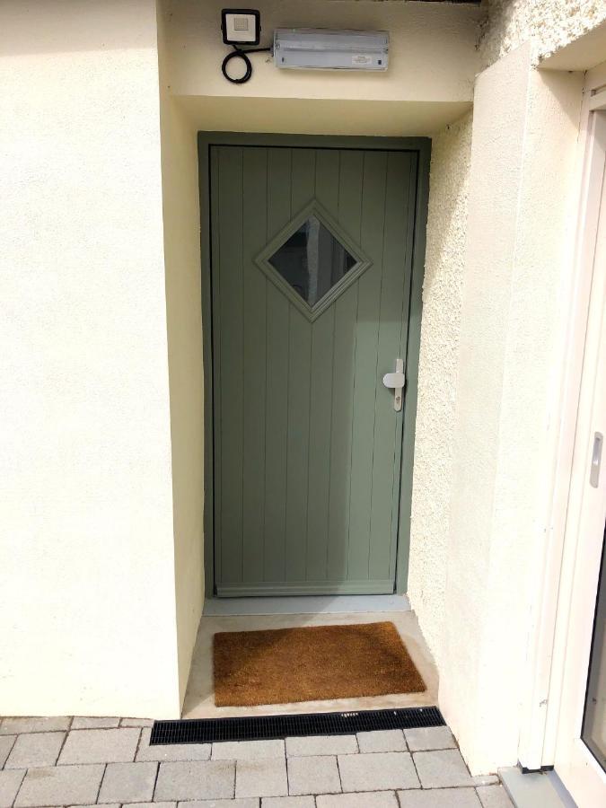 Dingle Garden Townhouse Bed & Breakfast Екстериор снимка A composite door