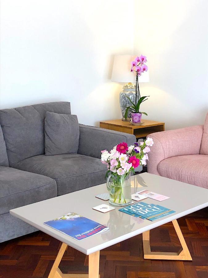 Dingle Garden Townhouse Bed & Breakfast Екстериор снимка A living room with a coffee table