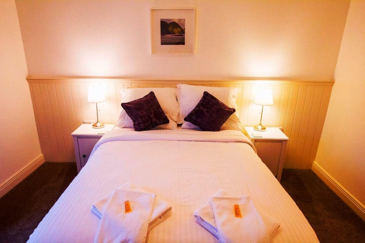 Dingle Garden Townhouse Bed & Breakfast Екстериор снимка A bedroom at the hotel