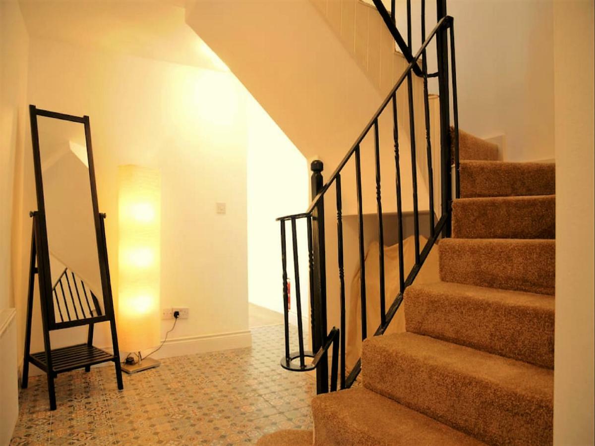 Dingle Garden Townhouse Bed & Breakfast Екстериор снимка A staircase with a handrail